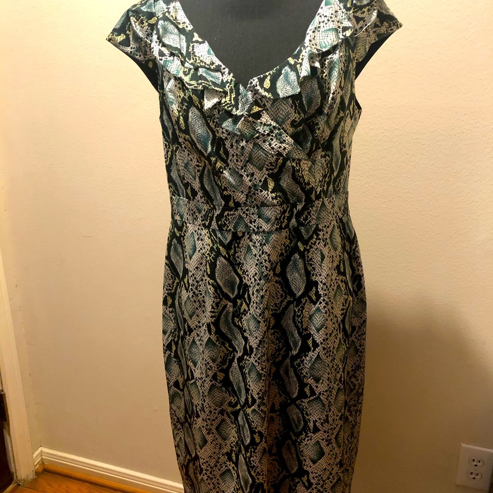 Dress sleeveless